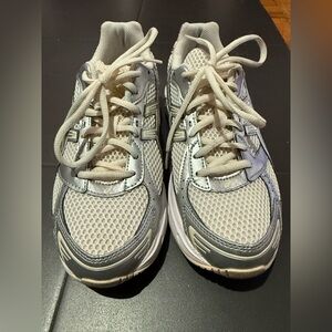 Women’s Asics Gel 1130 sneakers